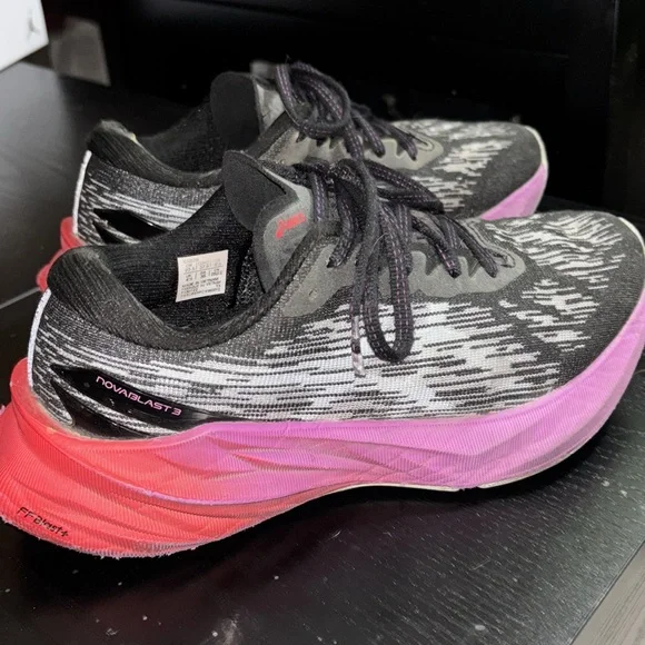 Asics Novablast Sneakers 6.5 - Picture 3 of 6